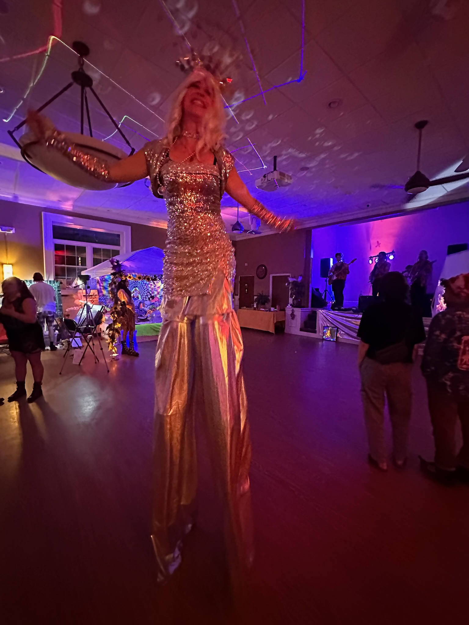 Silver Mirror Queen detail