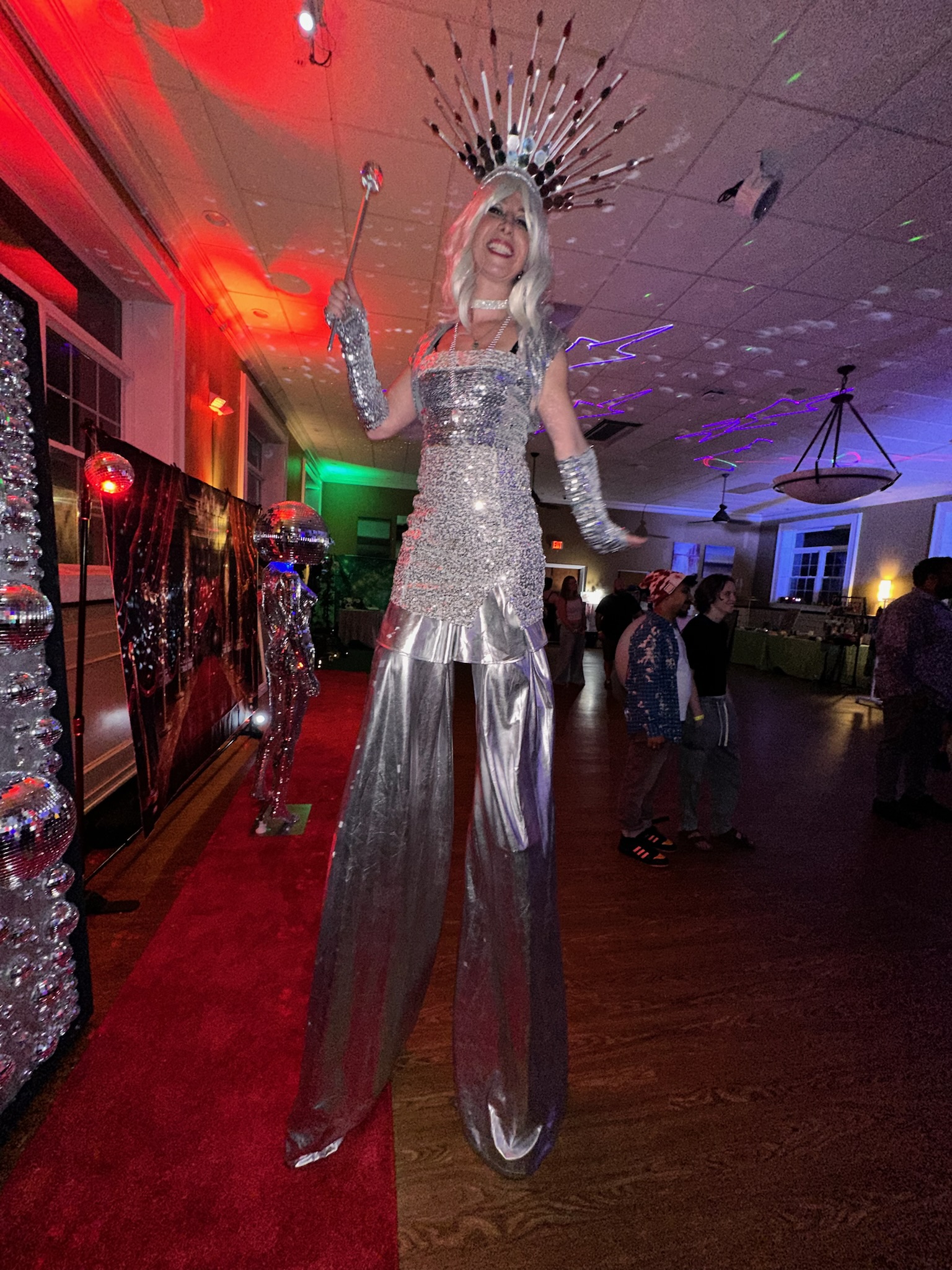 Silver Mirror Queen detail